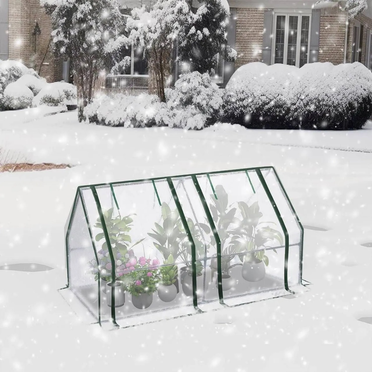 WOLTU Foliengewächshaus mit Metallrahmen und Pflanzen im Schnee.