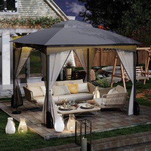 Grauer 3x3m Gartenpavillon mit Moskitonetz auf Terrasse, beleuchtet für gemütliche Abende.