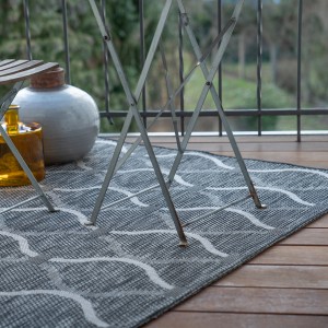 Grauer Obsession Teppich Nordic 871 mit weißem Muster, geeignet für Innen- und Außenbereiche.