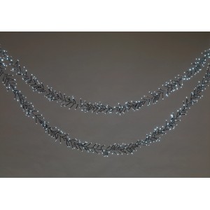 LED-Clusterlichterkette mit 1920 kaltweißen LEDs und schwarzem Kabel, 14,5 m lang.