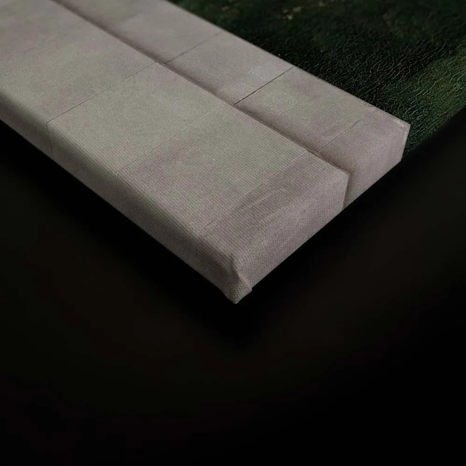Detailansicht Leinwandbild mit Landschaft und Aquädukt, Keilrahmen sichtbar.