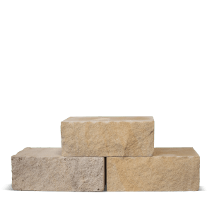 Galamio Sandstein Randsteine, 40x20x15 cm, gesägt und gebrochen, gestapelt.