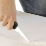 Handstichsäge von wolfcraft im Einsatz: Gipskarton sägen mit 2-K-Griff für präzise Ausschnitte.