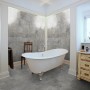 Badezimmer mit Classen Ceramin Fliesen Neo Vario Casa in Steinoptik an Wand und Boden.
