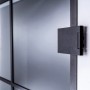 Detailaufnahme: Skyscope Portal Drehtür-Set Slimwork mit schwarzem Beschlag und Klarglas.
