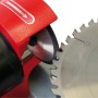 Holzmann Kreissägeblattschärfmaschine MTY8-70 beim Schärfen eines Sägeblatts.