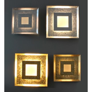 Vier quadratische LED-Wandleuchten Window in Gold und Silber, 32x32 cm.