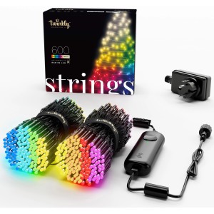 Twinkly Lichterkette mit 600 LEDs für Innen und Außen, mit Netzteil und Verpackung.