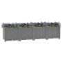 Hellgraues vidaXL Hochbeet (160x40x38 cm) in Rattan-Optik, bepflanzt mit Blumen.