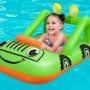 Bestway Kinder-Schlauchboot Lil' Navigator im Auto-Design mit spielendem Kind im Wasser.