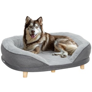 Graues PawHut Hundesofa mit Hund im Liegen. Bequemes Hundebett aus Polyester und MDF.
