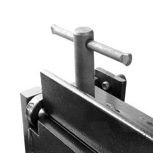 Detailaufnahme: STAHLWERK Abkantbank AB 1000 ST, Blechbiegemaschine mit Hebel.