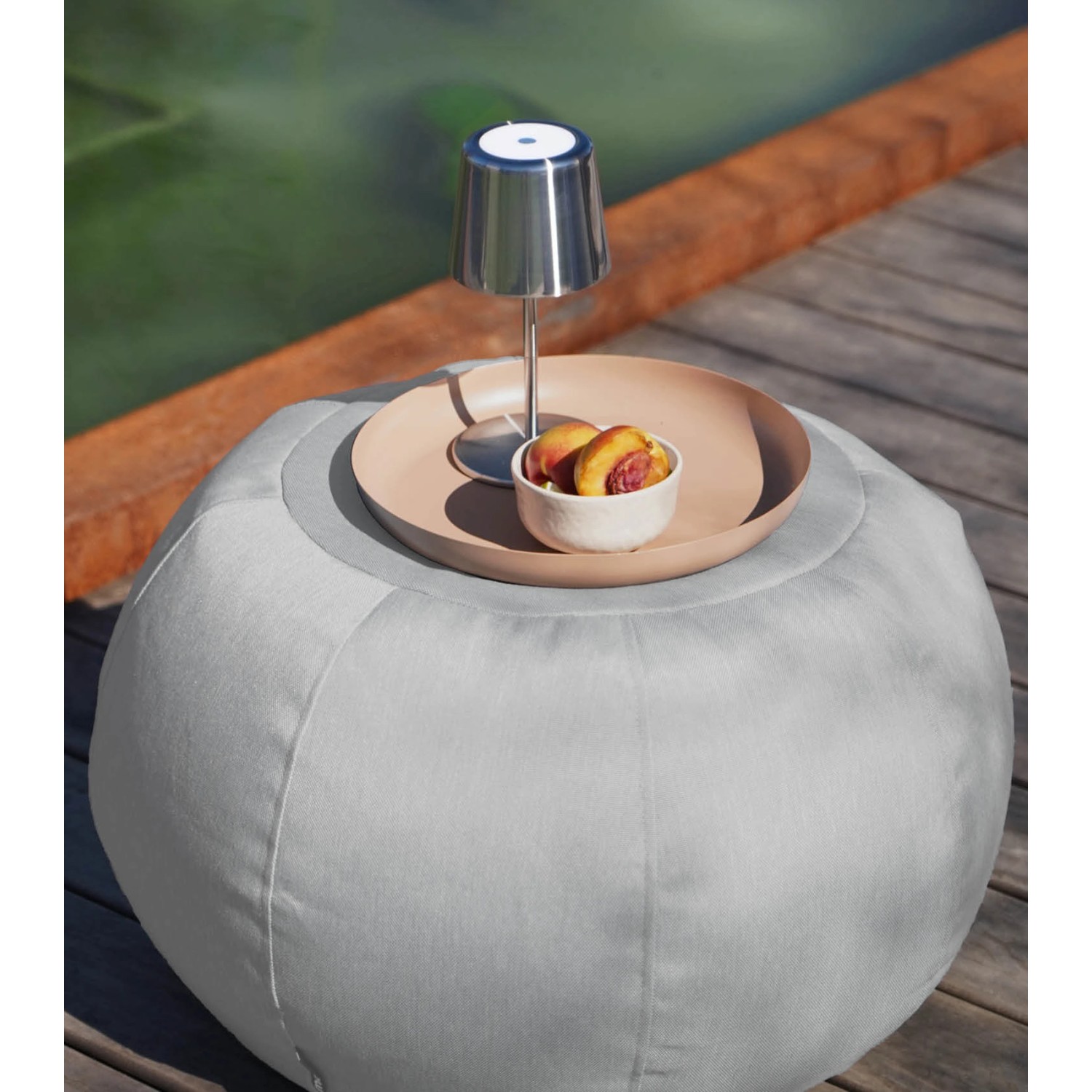 mokebo Outdoor Pouf 'Der Kugelige' in Hellgrau, runder Sitzhocker für Balkon und Garten.