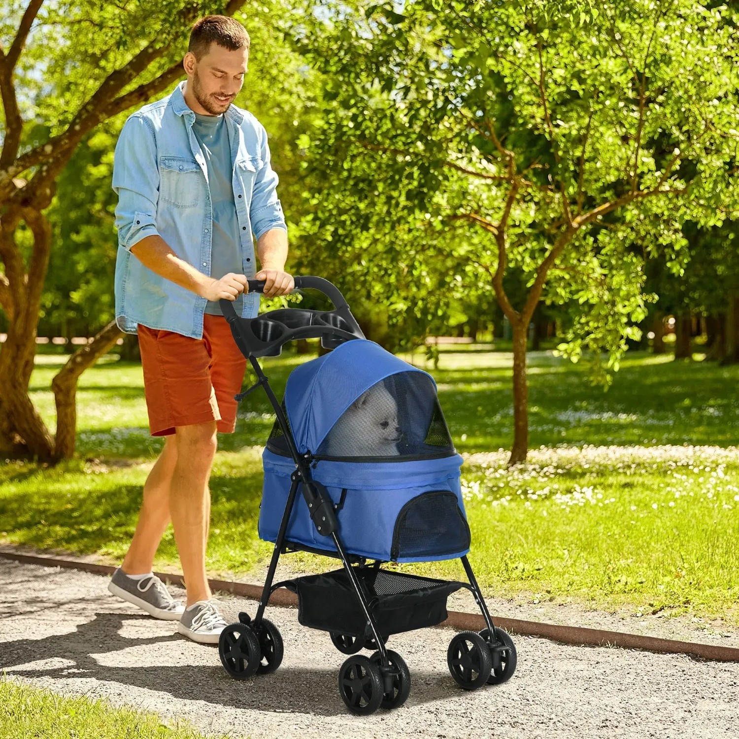 Blauer PawHut Hundewagen mit Becherhalter und klappbarem Gestell im Park.