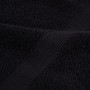 Detailaufnahme: Schwarzes, flauschiges Handtuch aus 100% Baumwolle, Teil eines 8-teiligen Sets.