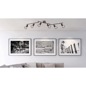 Schwarzer Globo Strahler Xara I mit 6 Leuchten im Wohnzimmer.