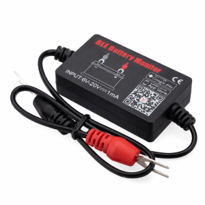 Schwarzer FNIRSI Batteriemonitor BM2 mit Kabeln, rotem Stecker und Metallpins zur 12V Batterieüberwachung via Bluetooth App.