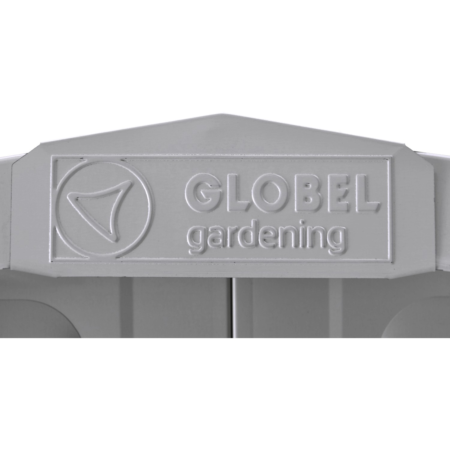 Detailansicht Globel Metall-Gerätehaus Skillion, silber metallic, mit Logo.