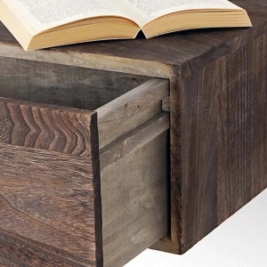 Braunes MCW Wandregal C55 mit offener Schublade und Buch auf der Ablagefläche.