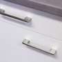 Detailaufnahme: Weißer Flex-Well Unterschrank Joelina (40 cm) mit Schublade und Edelstahlgriffen.