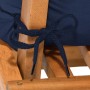 Dunkelblaue Beautissu Flair HL Hochlehner-Auflage mit Befestigungsschnüren an einem Holzstuhl.
