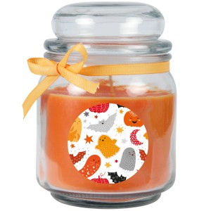 Orangefarbene Duftkerze im Glas mit Halloween-Motiv und Schleife, 70h Brenndauer.