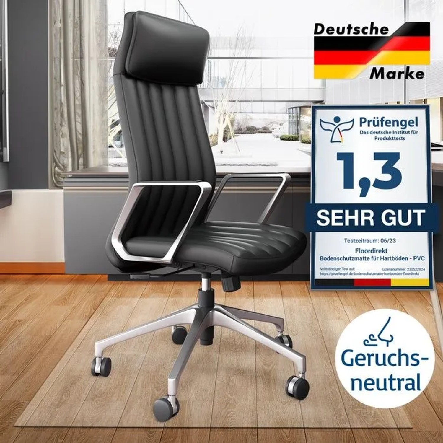 Transparente Floordirekt Bodenschutzmatte unter Bürostuhl auf Hartboden.