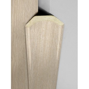 Hohlkehlleiste Eiche foliert, 22x22 mm, zur Paneel-Verblendung und Kabelabdeckung.