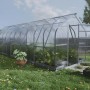 Klasika Gewächshaus 20m² mit Polycarbonatabdeckung im Garten.