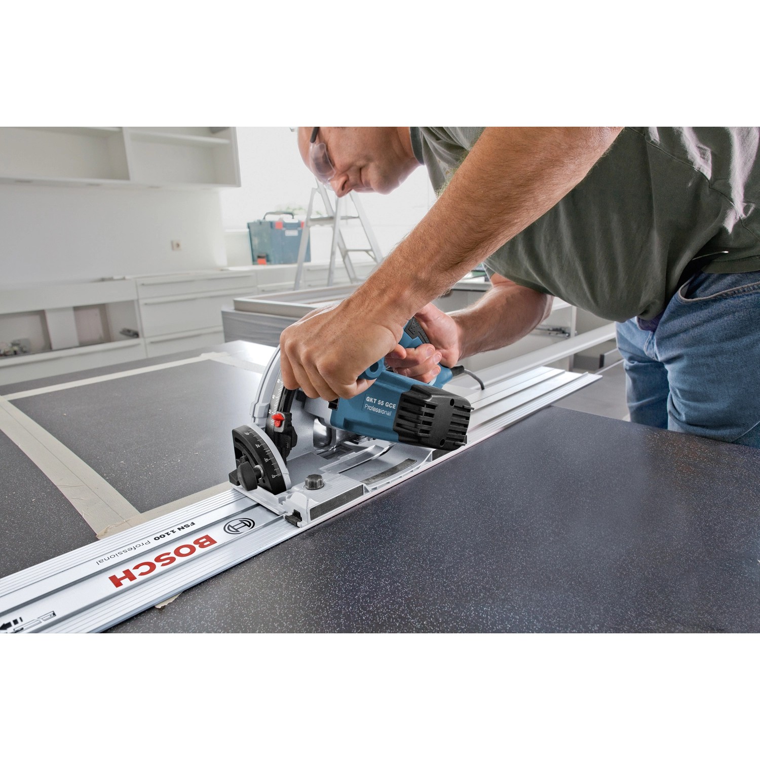 Bosch Professional Tauchsäge GKT 55 GCE inkl. Führungsschiene in LBoxx