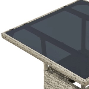 Quadratischer, grauer Polyrattan Gartentisch Yoro (60x60 cm) mit Glasplatte. Detailansicht.