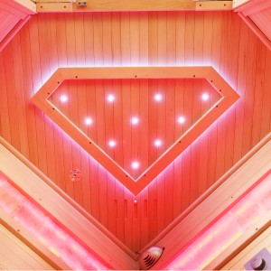 Innenansicht der Dewello Infrarotkabine Saltcoats mit Salzstein-Optik und Vollspektrumstrahler.