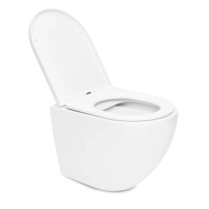 Weißes spülrandloses Wand-WC aus Keramik mit offenem SoftClose WC-Sitz. Modernes Bad-Design.