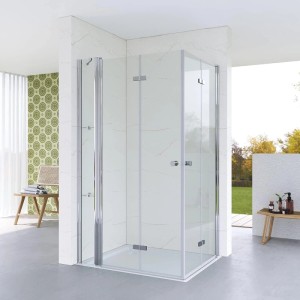 Moderne Aquabatos Eckdusche mit Falttür aus 5 mm Klarglas und glänzenden Chromprofilen für ein stilvolles Badezimmer.