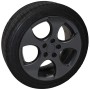 Glanz-schwarze Felge mit Reifen, behandelt mit Foliatec Sprühfolie (2er-Set).
