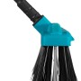 Gardena Combisystem Straßenbesen mit Holzstiel, blaue Halterung, schwarze Borsten.
