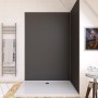 Aurlane Design-Duschwand in Satin Grey, 120x210 cm, als Duschrückwand im Badezimmer.