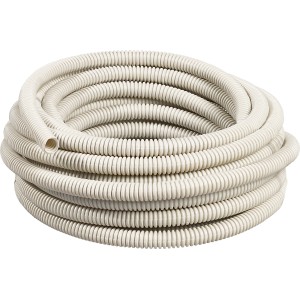 Gerolltes, hellgraues Isolierrohr EN 16, 10 m lang, für Aufputzmontage.