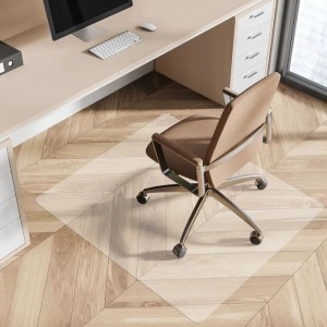 Transparente Floordirekt Bodenschutzmatte aus Polycarbonat unter Bürostuhl auf Parkett.