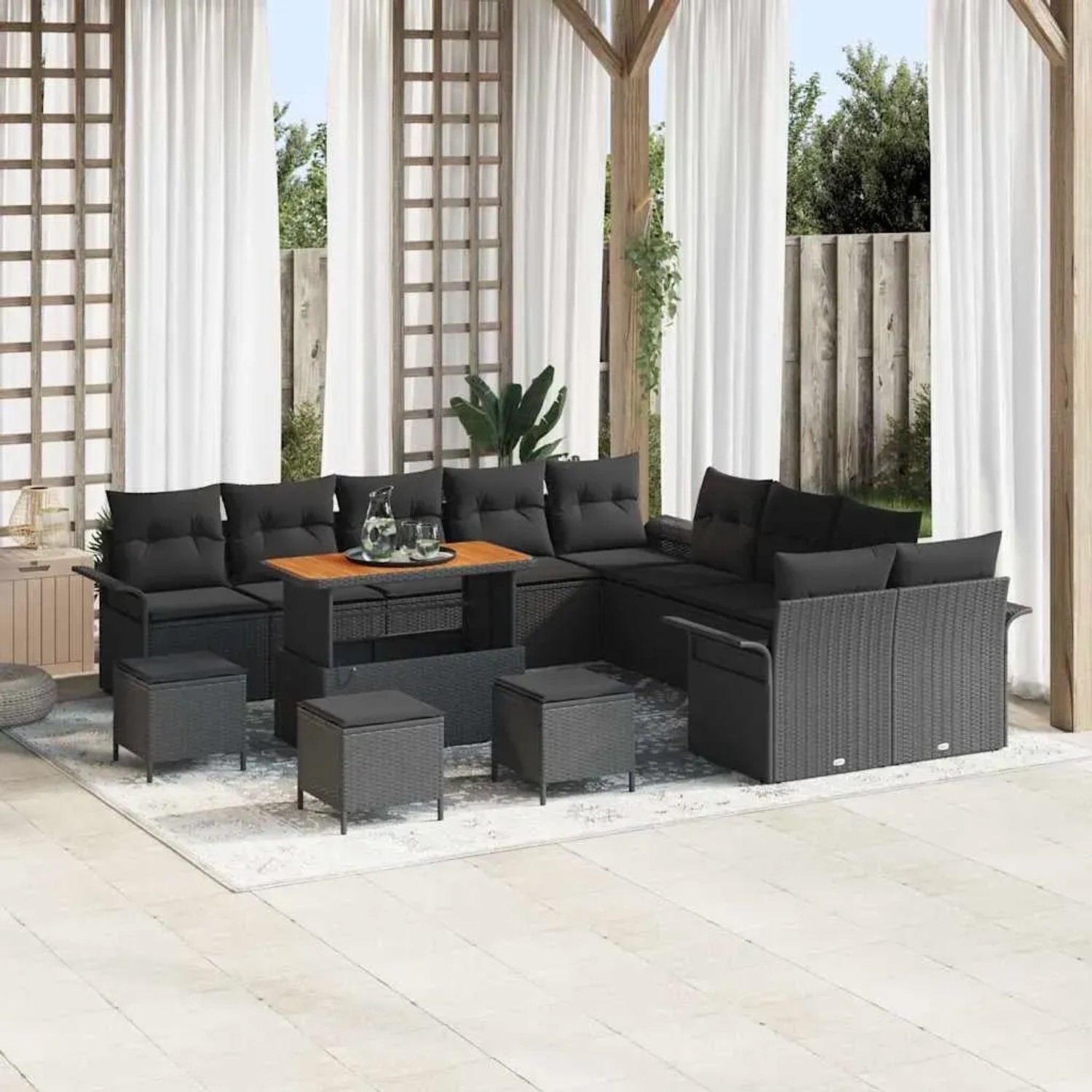 Schwarzes 14-tlg. vidaXL Garten-Sofa-Set aus Poly Rattan mit Tisch und Hockern für Terrasse und Garten.