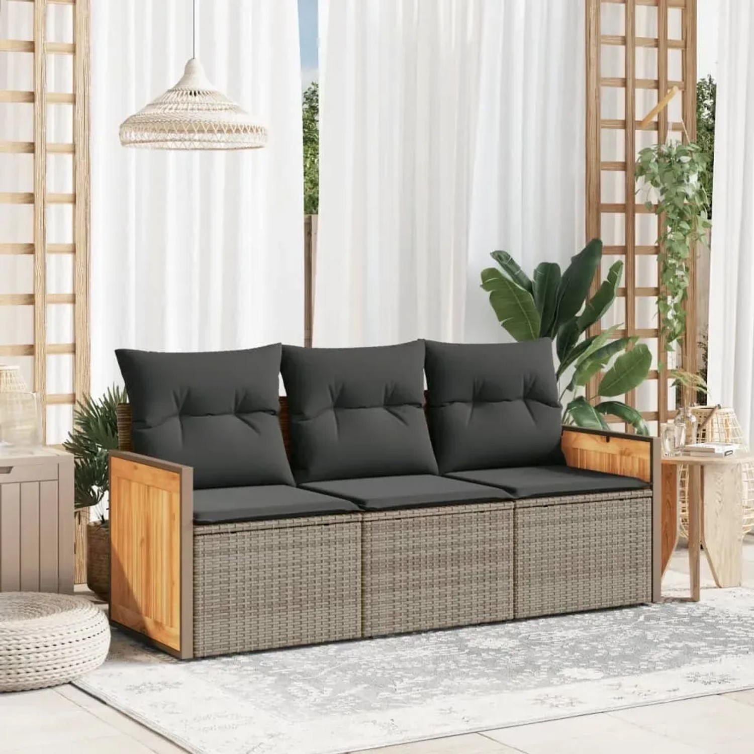 Graue 3-tlg. vidaXL Garten-Sofagarnitur aus Rattan mit dunklen Kissen.