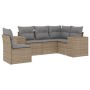Beige 5-tlg. Garten-Sofagarnitur aus Poly Rattan mit grauen Kissen.