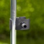 Detailaufnahme: Halteclip am Gardena CleverRoll M Schlauchwagen zur Schlauchfixierung.