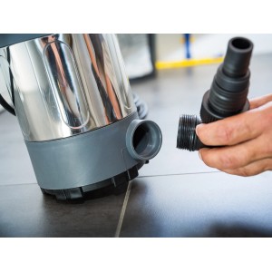 Tauchpumpe TPK 11000/E mit Schlauchanschluss für Klarwasser.