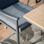 Verstellbarer Gartenstuhl Biola in Grau-Mystic mit Aluminiumgestell und Armlehnen.