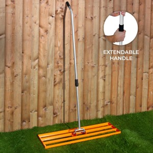 Monstershop Rasenrakel 50cm, grün, mit ausziehbarem Griff für ebene Rasenflächen.