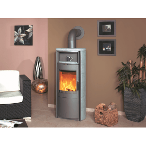 Hark Küchenofen Naturstein, 7 kW Kaminofen mit Automatik im Wohnraum.