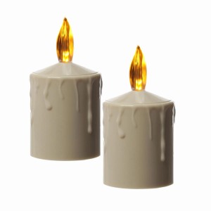 2 beige LED Grabkerzen mit Dämmerungssensor, geeignet für Laternen und Grablampen.