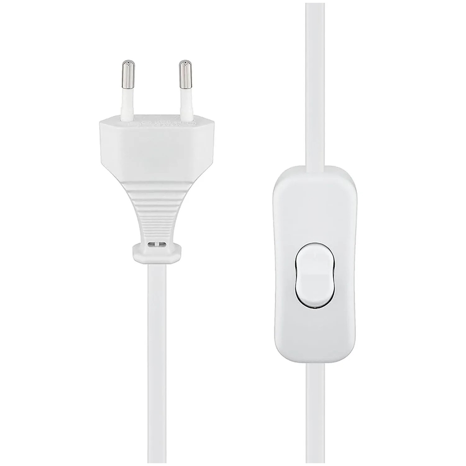 Detailaufnahme von Stecker und Schalter der Tischleuchte aus Keramik und Stoff in Holzoptik Beige.