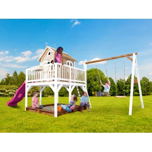 Axi Liam Spielhaus mit Doppelschaukel, braun-weiß mit lila Rutsche, Kinder spielen im Garten.